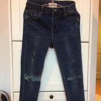 ราคา Firefly กางเกงยีนส์ ทรงสกินนี่ สีเข้ม ขาดเข่า ซื้อมาใส่ไม่กี่ครั้งค่ะ (807359076)