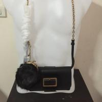 ราคา charles & keith. กระเป๋าสตางค์ สะพายได้ของใหม่ ของแท้ (2378592121)