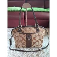 ราคา กระเป๋าcoachแท้มือสองขนาด12นิ้วมีสายสะพายยาว (40722764655)