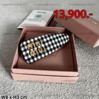 ราคา [พร้อมส่ง]: Miu Miu Hair Clip ‼️ก่อนกดสั่งรบกวนทักมาเช็คสต๊อคก่อนนะคะ‼️ (41508861387)
