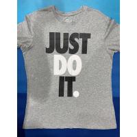 ราคา (พร้อมส่ง ของแท้) เสื้อยืดคอกลม Nike สีเทา Just Do It (16805990466)