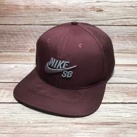 ราคา หมวก Nike SB Performance Burgundy & Grey Trucker Cap (22519888398)