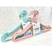 ราคา ไม้แขวนเสื้อ ไม้แขวนเคลือบซิลิโคนทั้งชิ้น กันผ้าลื่น ขนาด 40 cm*20 cm สีพาสเทล มี 2 สี สีเขียวมิ้น และสีชมพู (29915872855)