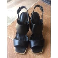 ราคา [used] แท้ 100% รองเท้าส้นสูง charles and keith (280137450)