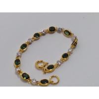 ราคา สร้อยข้อมือเขียวส่องประดับพลอยขาว (1185532595)