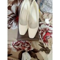 ราคา รองเท้า Charles and Keith defecs รอยขีดข่วนเล็กๆบนรองเท้า ที่พักเหมือนใหม่ (29387912000)