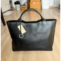 ราคา กระเป๋าทรงถือหนังแท้งานแบรนด์ beluga มือสอง ของแท้% สภาพยังสวย (27065010307)