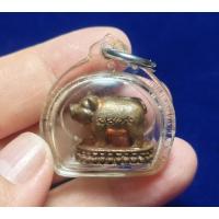 ราคา พญาหมู มหามงคล พิมพ์ใหญ่ (เนื้อทองแดง ตอกโค๊ต) อุดผงพรายกุมารของหลวงปู่ทิม วัดละหารไร่ ปี2541 (40651855526)