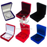 ราคา กล่องกำมะหยี่ใส่กำไล สร้อยข้อมือ หรือ นาฬิกา ขนาด 9.2x9.2x4.5cm(code:42กำไล) (2589322070)