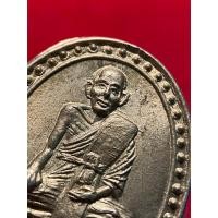 ราคา เหรียญรูปไข่หลวงปู่ศุข เกสโร วัดปากคลองมะขามเฒ่า ราวๆปี.2535 เนื้ออัลปาก้า (20248882558)
