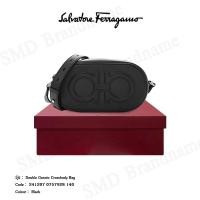 ราคา Salvatore Ferragamo กระเป๋าสะพายข้าง รุ่น Double Gancio Crossbody Bag Code: 241207 0757928 140 (27224256425)