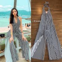 ราคา ส่งฟรี : ชุดจั้มสูทคอวี คล้องคอผูกสายด้านหลัง ลายริ้วตรง (7840490423)