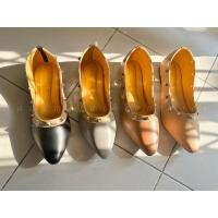 ราคา คัทชูหัวแหลมแต่งหมุดวาเลน Sz.41-45 (1909896250)