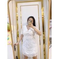 ราคา ชุดเดรสลูกไม้คอบัวสีขาว อก 36-44" (18679298611)