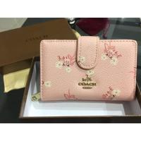 ราคา กระเป๋าสตางค์ coach สีชมพูลายดอก (1590922756)