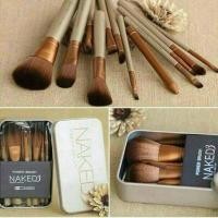 ราคา ชุดเซตแปรงแต่งหน้ากล่องเหล็ก Naked 3 (36593980)