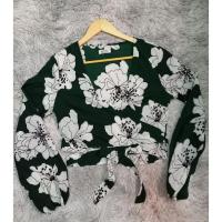 ราคา เสื้อแขนยาวลายดอกสีดำ ผูกเอว มือ2 (size S-M) (27503226745)