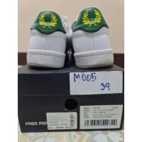 ราคา รองเท้าผ้าใบยี่ห้อ Fred Perry มือสอง ของแท้ 100% (7265370804)