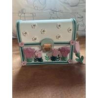 ราคา กระเป๋าlyn around ซื้อเก็บไม่เคยใช้ ลายดอกไม้น่ารักมาก (24672638636)