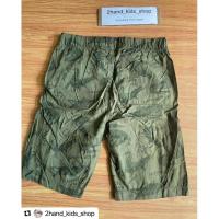 ราคา กางเกงเด็กขาสั้น H&M สีเขียว Sz.140 เอวก่อนยืด 24” ยืดได้เยอะ ขายาว 16” ผ้าไม่หนา มีกระเป๋าข้างค่ะ สภาพใหม่กริบค่ะ (22835469995)