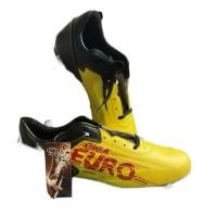 ราคา รองเท้าสตั๊ดหุ้มข้อ มีทั้งรองเท้าฟุตบอลหญ้าเทียมและรองเท้าฟุตบอลสนามหญ้าจริง และยังมีรองเท้าสตั๊ดของแท้ (29833160258)