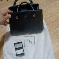 ราคา กระเป๋าสะพายข้าง&ถือ ยี่ห้อ LYN ของแท้ 100% (14322470375)