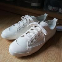 ราคา รองเท้าผ้าใบ Uniqlo ราคา​รวมส่ง! (1354590386)