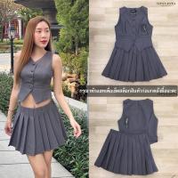 ราคา งานป้าย Stylista เซต2ชิ้น เสื้อคอวีแขนกุดแต่งกระดุมหน้าแต่งกระเป๋า กระโปรงเอวสูงจับจีบรอบตัว (25661535540)