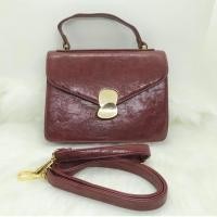 ราคา [การรักษาของเหลว]กระเป๋าสะพายข้างหนังเม็ดสีแดงเข้มพร้อมสายสะพาย (29703445849)