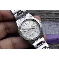 ราคา นาฬิกา Vintage มือสองญี่ปุ่น Seiko Lukia 5Y89 0B20 Day Date ผู้หญิง ระบบ Quartz ทรงกลม 34mm ใช้งานได้ปกติ (29868161476)