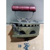 ราคา เตารีดทองเหลืองโบราณตัวละ1800มี2ตัว (21632727480)