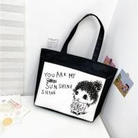 ราคา กระเป๋าผ้า สะพายไหล่ สกรีนลายน่ารักๆ ผ้าแคนวาส มีซิป กระเป๋าถือ ไปเที่ยว ไปเรียนพิเศษสวยๆ จุของได้เยอะ ขนาด 43 x 32 cm. (5865429285)