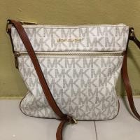 ราคา กระเป๋า mk ครอสบอดี้มือสองของแท้100% (6316484507)