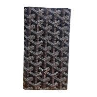 ราคา กระเป๋าสตางค์ผู้ชายแบบยาว สำหรับใส่การ์ดและบัตร สีน้ำตาล รุ่น Long Wallet with Phone Holder แบรนด์ Goyard (15278761757)