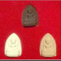 ราคา พระพิมพ์หลวงพ่อโต พิมพ์เล็ก 3 องค์ เนื้อสีดำ แดง ขาว พร้อมกล่องเดิม วัดรางจรเข้ จ.อยุธยา รุ่นสร้างศาลา (3419354403)