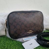 ราคา รุ่นยอดฮิต หายากมาก ครอส กล่อง 2ซิป มือสองของแท้Coach F68168 Jes Crossbody In Signature Canvasสีน้ำตาลเข้มลายซี ขอบดำ (20474504786)