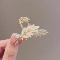 ราคา ตุ้มหูและหนีบผมสไตล์คลาสสิก แบบครึ่งผูกผม มีตกแต่งคริสตัล Swarovski สไตล์เสือฉือขนาดกลาง (42817622400)