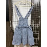 ราคา เอี๊ยมกระโปรงยีนส์ สายปรับระดับได้ งานน่ารักมาก ถอดเอี๊ยมออกจากกระโปรงได้ มือสอง (23858431406)