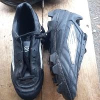 ราคา รองเท้าฟุตบอลมือสองเบอร์ 39.5 (41317906469)