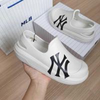 ราคา พร้อมส่ง [ใช้โค้ด30%ลด฿1,000] ของแท้‼️ ไซส์44eur MLB Chunky Bouncer Clog Sandal NY แตะสีขาว logo NY (27011476655)