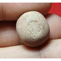 ราคา ลูกอมเนื้อผงตอกโค๊ตดอกจันไม่ทราบที่นะครับ สวยเก่าพอมีอายุ (41950765019)