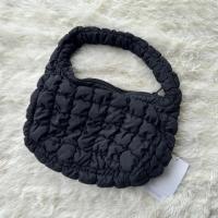 ราคา Used like new (พร้อมส่ง-แท้) กระเป๋าสะพาย COS Quilted Mini Bag สีดำ (10299747920)