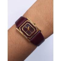 ราคา YSLนาฬิกาข้อมือหน้าปัดเหลี่ยมสายหนังแท้สีแดงผู้ดี (25175626778)