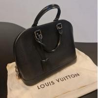 ราคา (used like new!) กระเป๋า Louis Vuitton รุ่น Alma PM หนังสีดำ สภาพใหม่มาก แท้ 100% (24055687393)