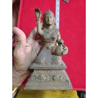 ราคา พระนางกวักหลวงปู่บุญวัดกลางบางแก้วหน้าตัก 5 นิ้วเนื้อสัมฤทธิ์ฐานดินไทยผ่านพิธีปลุกเสกแล้วตั้งบูชา (26539253873)