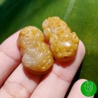 ราคา ปี่เซียะคู่แกะสลักจากหยกน้ำผึ้ง(เจาะรู)​ ภาพจากสินค้าจริง พร้อมส่ง!! (8708133818)