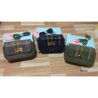 ราคา กระเป๋าสตางค์ สะพายข้างได้ พร้อมกล่อง ทรงไอแพด 2 ซิป หนังเย็บลาย ที่เปิดเหล็กสีทอง Forever young/E&G (G9036) มือ1 (6984536905)