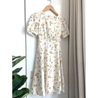 ราคา เดรสสีขาวครีมลายดอกสีเหลือง (3249739777)