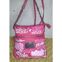 ราคา กระเป๋าสะพาย nicole miller nicole by hicole hiller สีชมพู บานเย็น ขนาด9.5*9 ของแท้100% แถมจัดส่งฟรีค่ะ (21512756518)