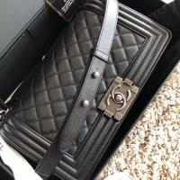 ราคา Chanel boy back caviar 10” holo 25 (5034918654)